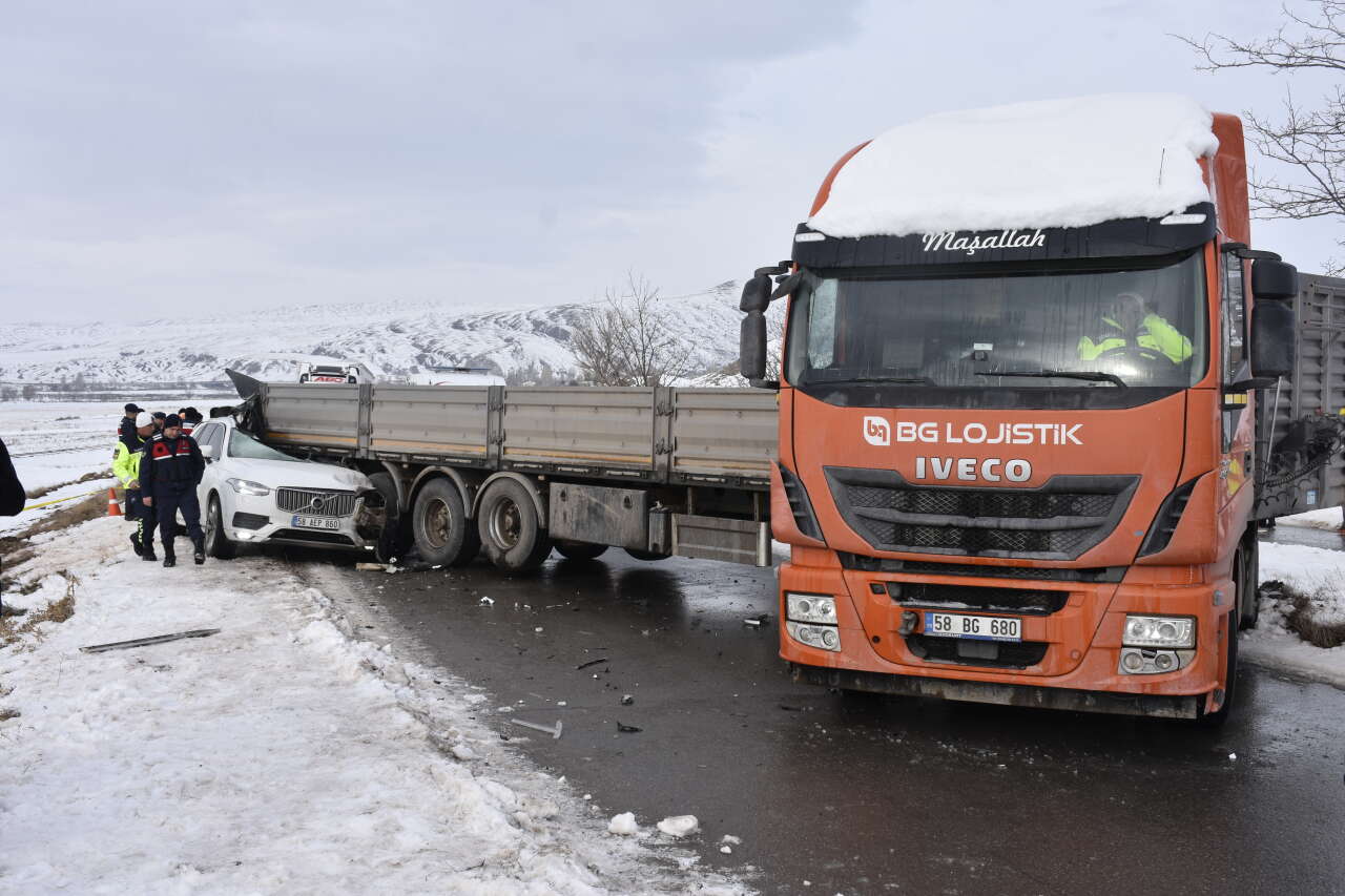 OSB yolunda TIR’a çarpan otomobilden büyük acı çıktı! İş adamı Ahmet Yasak öldü 12
